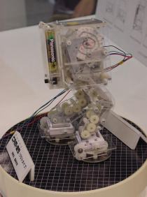 cam-08 二足歩行ロボット CAM-08 赤外線コントロール完全二足歩行ロボット CUBE｜Yahoo